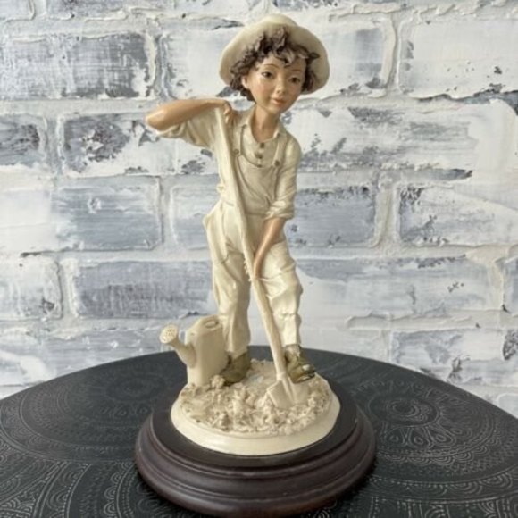 Vittario Tessaro By ADL  Little Boy Digging / Garden Figurine - Picture 1 of 11
